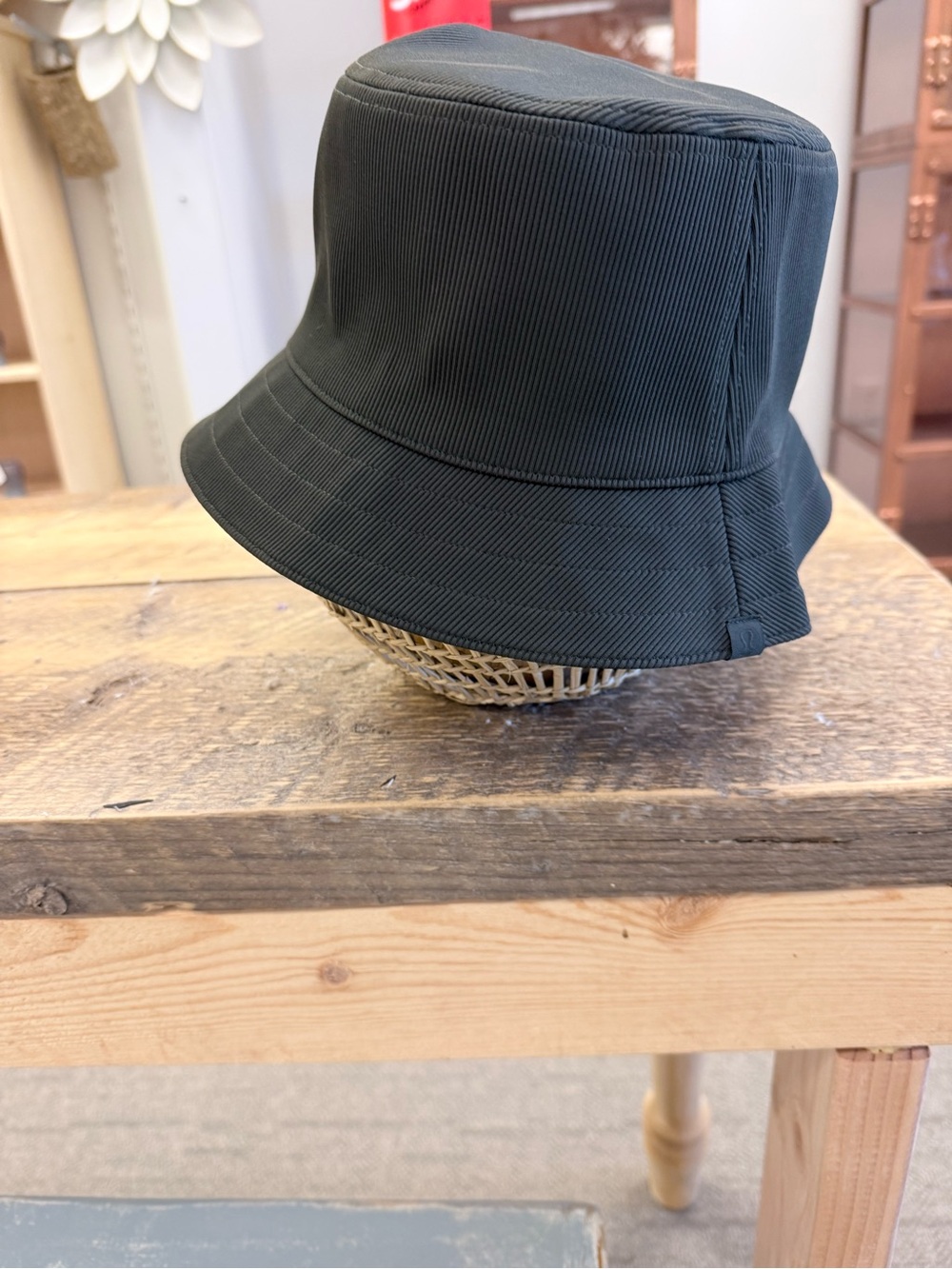 Lululemon Reversible Bucket Hat - Size M/L -NWT - Picture 2 of 16